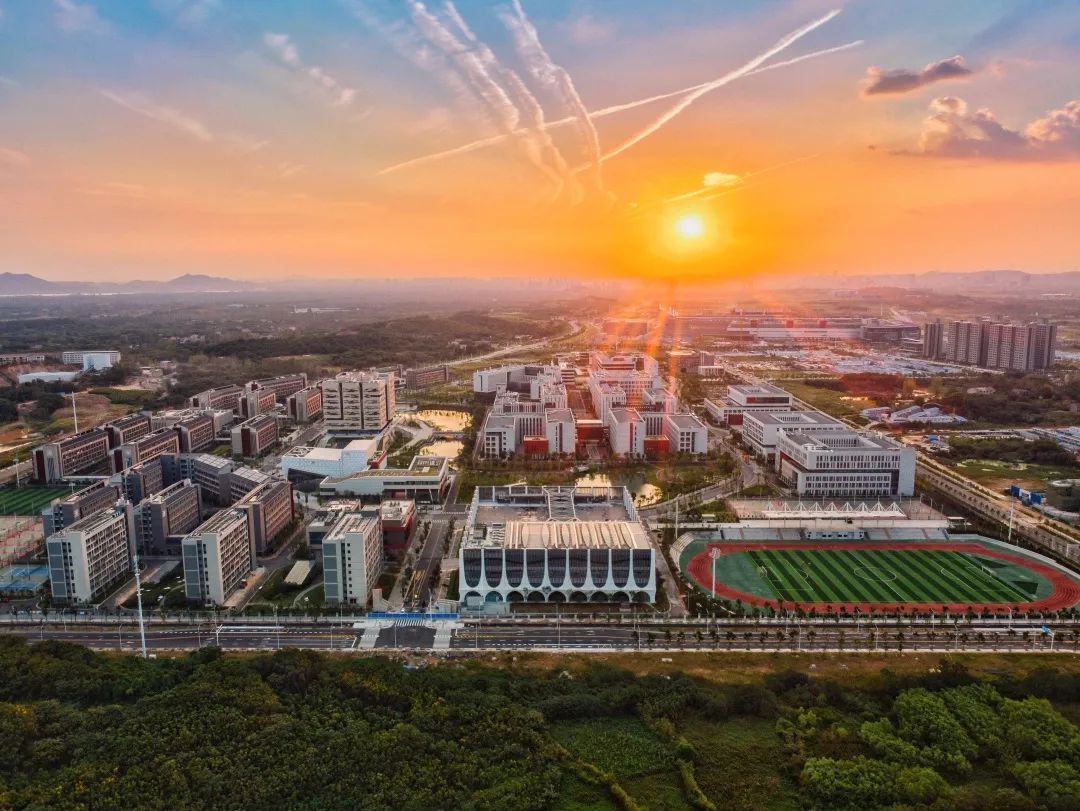 夕阳下的未来城校区